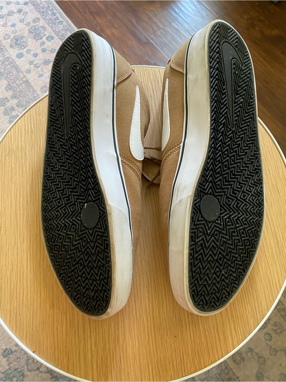 Nike Men’s Brown Canvas Low-Top Sneakers with White Swoosh - Picture 4 of 5